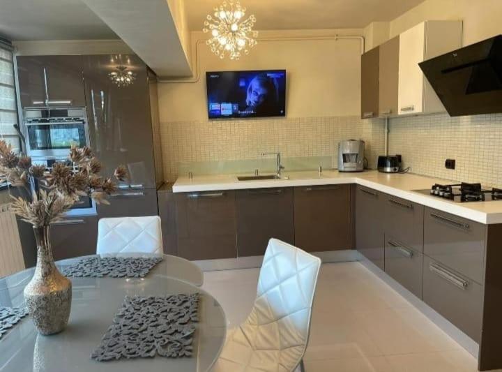 Apartament Lux Ultracentral Craiova Exterior foto